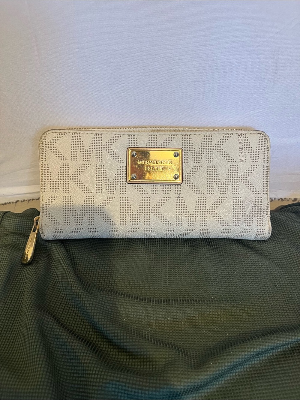 Michael Kors Cream MK Logo Zip Wallet with Gold Plate